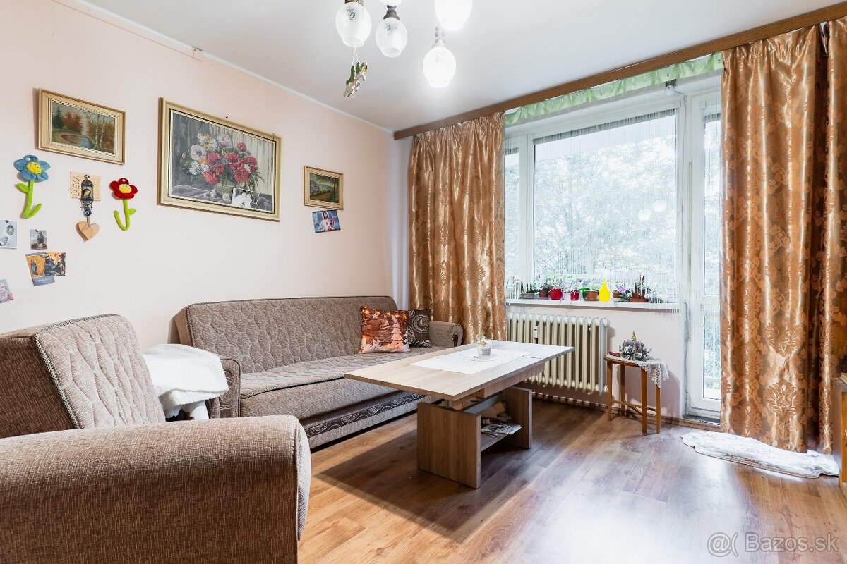 3 - izbový byt s loggiou, Trieda SNP - Terasa - pôvodný stav