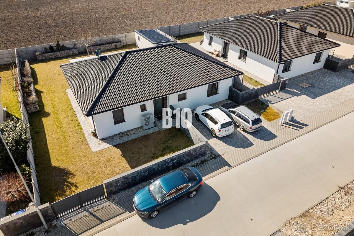 RODINNÝ 4 IZBOVÝ BUNGALOV VO HVIEZDOSLAVOVE