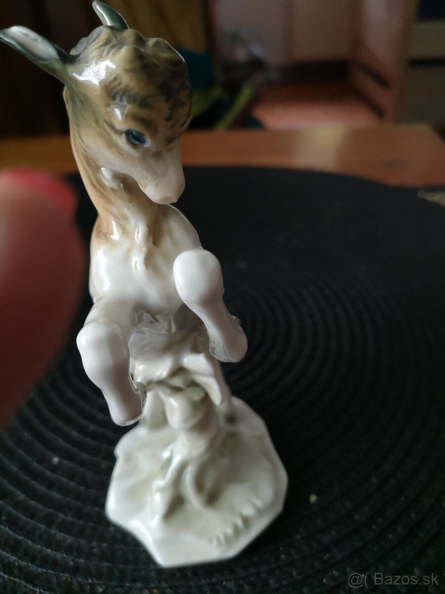 porcelánové sošky zvířat