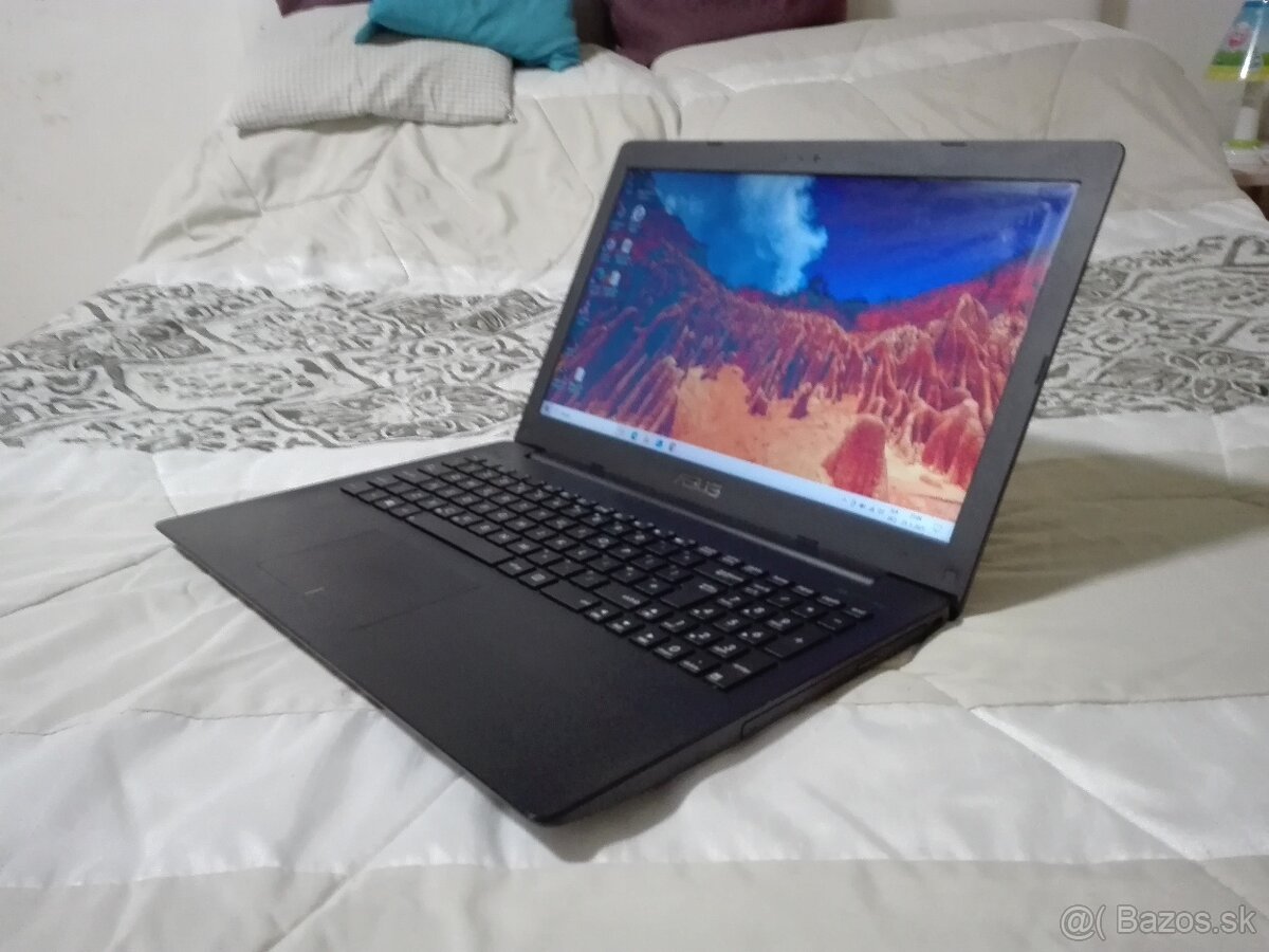 Asus X553. 4-Jadro. SSD 128 GB. Nová 8 GB RAM.