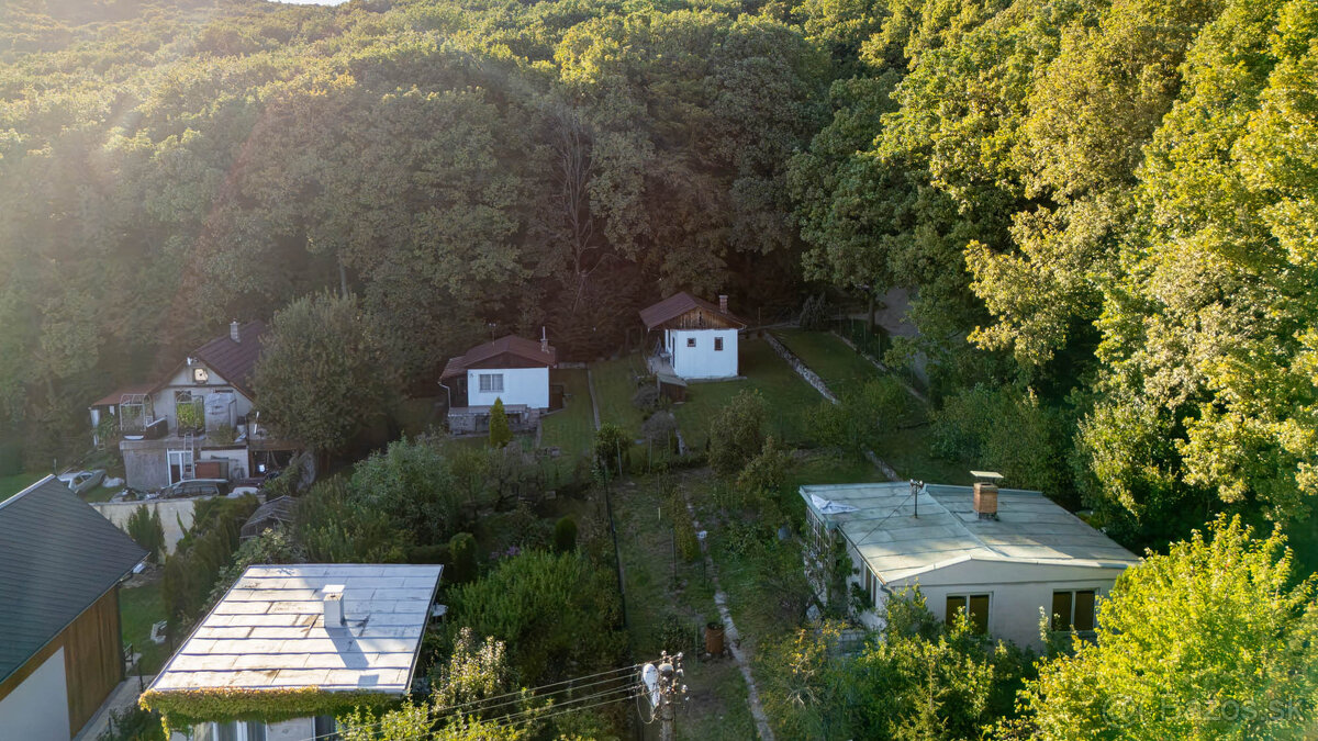 2 pozemky pri lese a krásnym výhľadom v lukratívnej časti Br