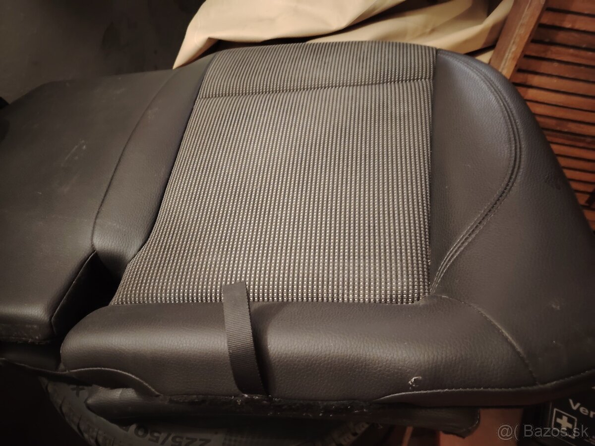 Sedačky opel astra