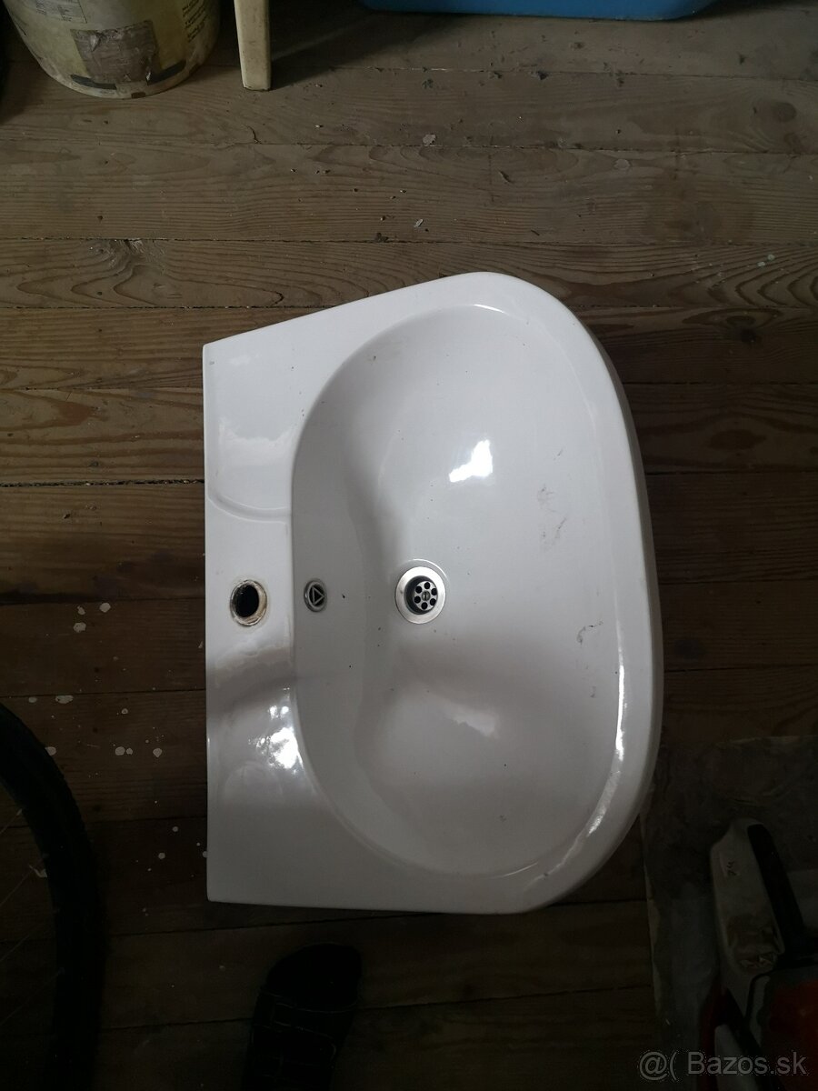 Umývadlá predám iba spolu