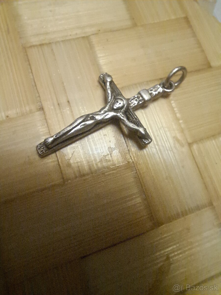 Strieborný prívesok ,vintage krížik(925)