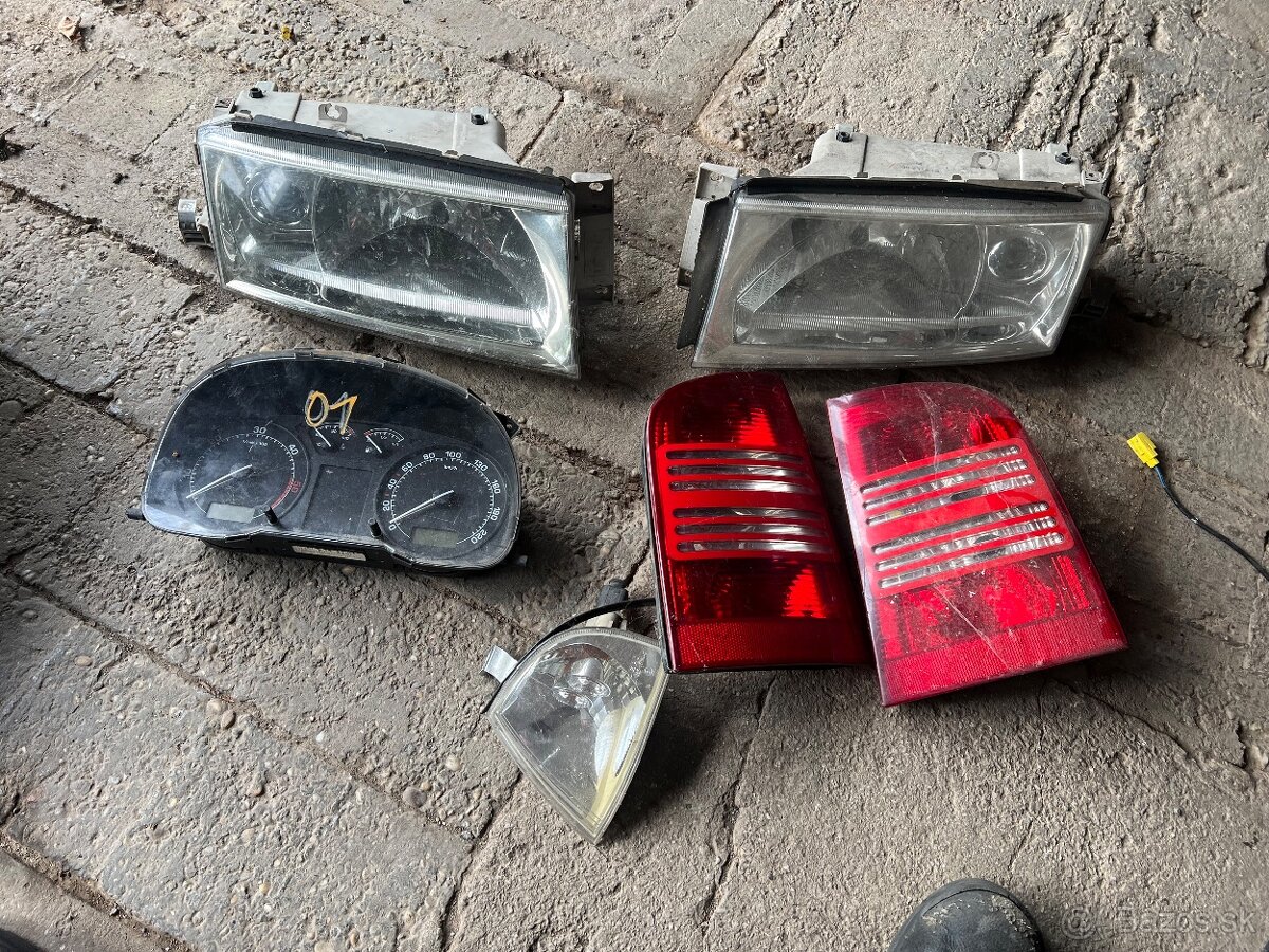 Predám predné a zadné svetla na škoda Octavia 1