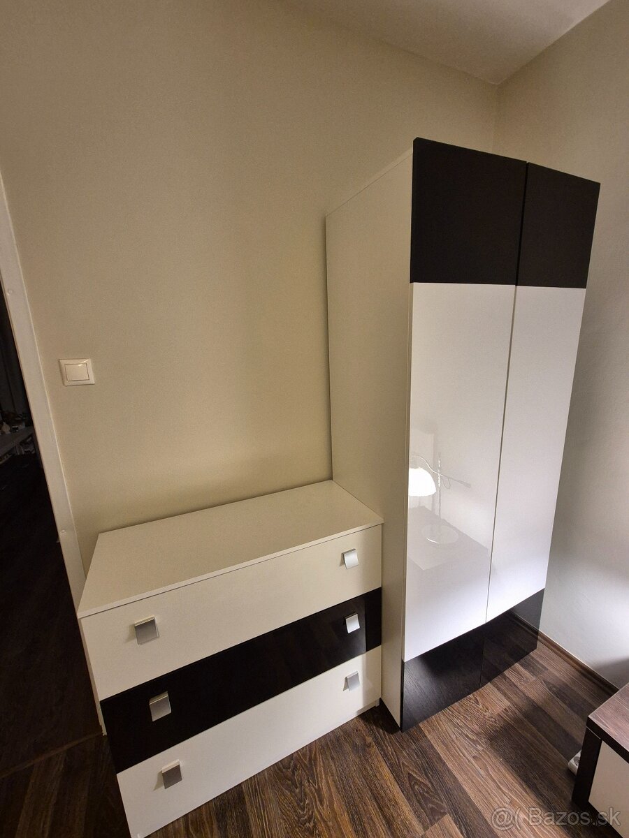 Skriňa/komoda/regál/stôl/stolička