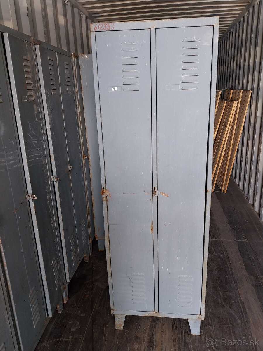 šatníková kovová 2-dverová skriňa