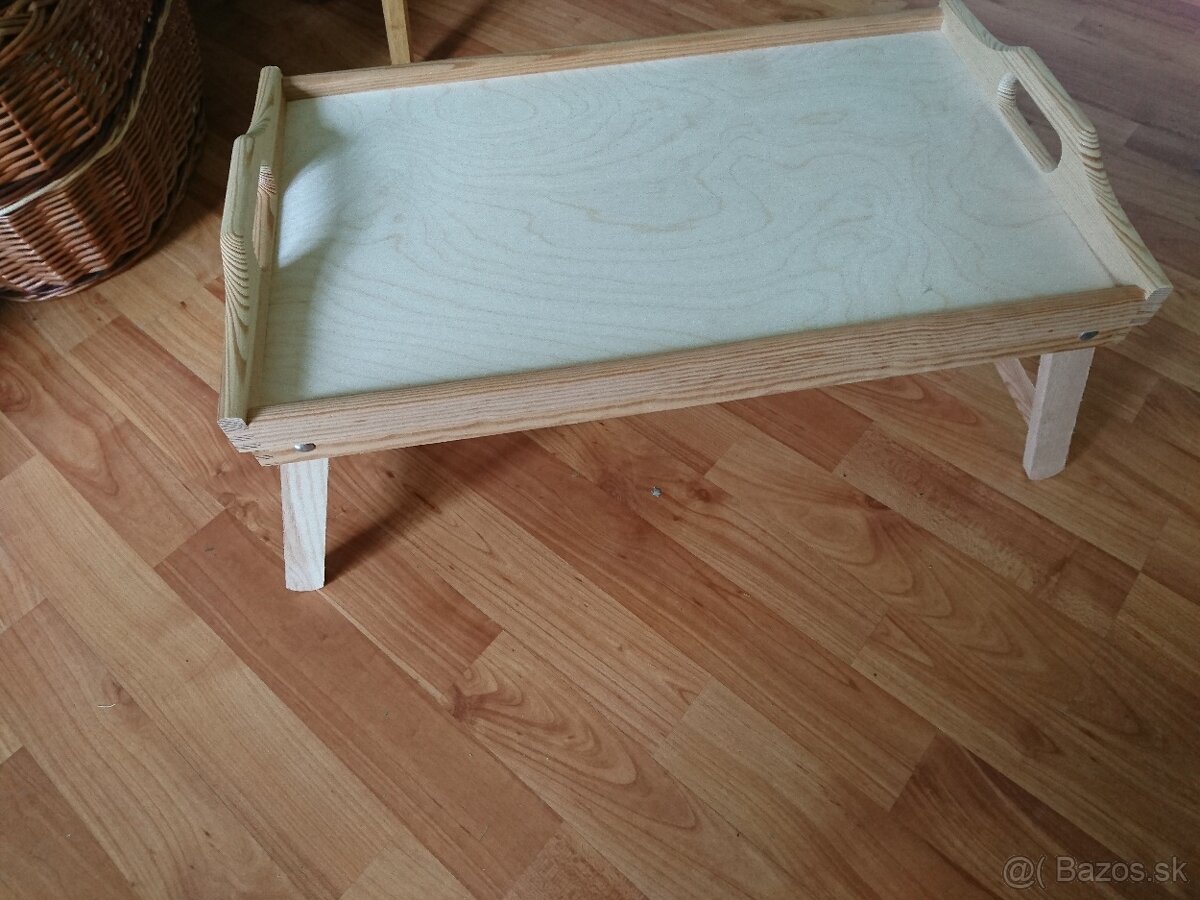 nový_drevený servírovací stolík