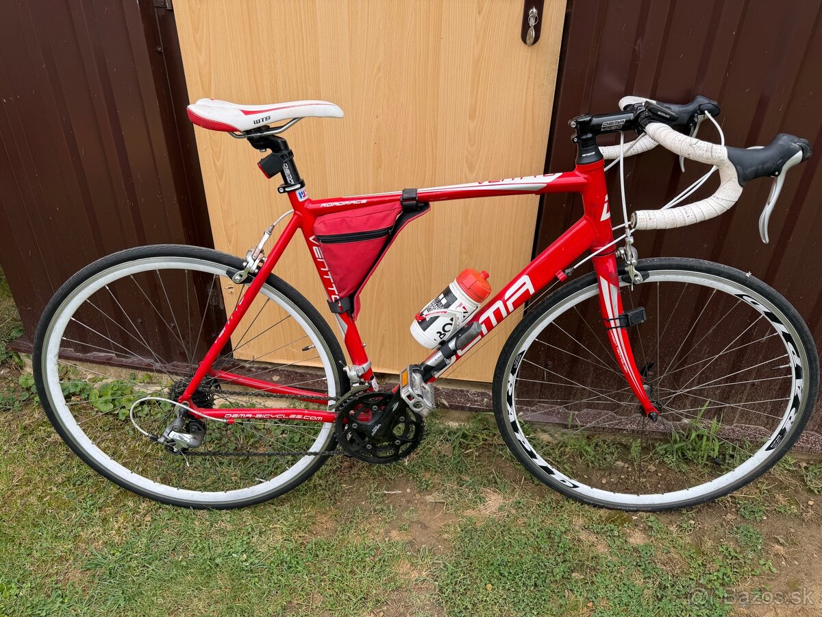 Cestný bicykel DEMA