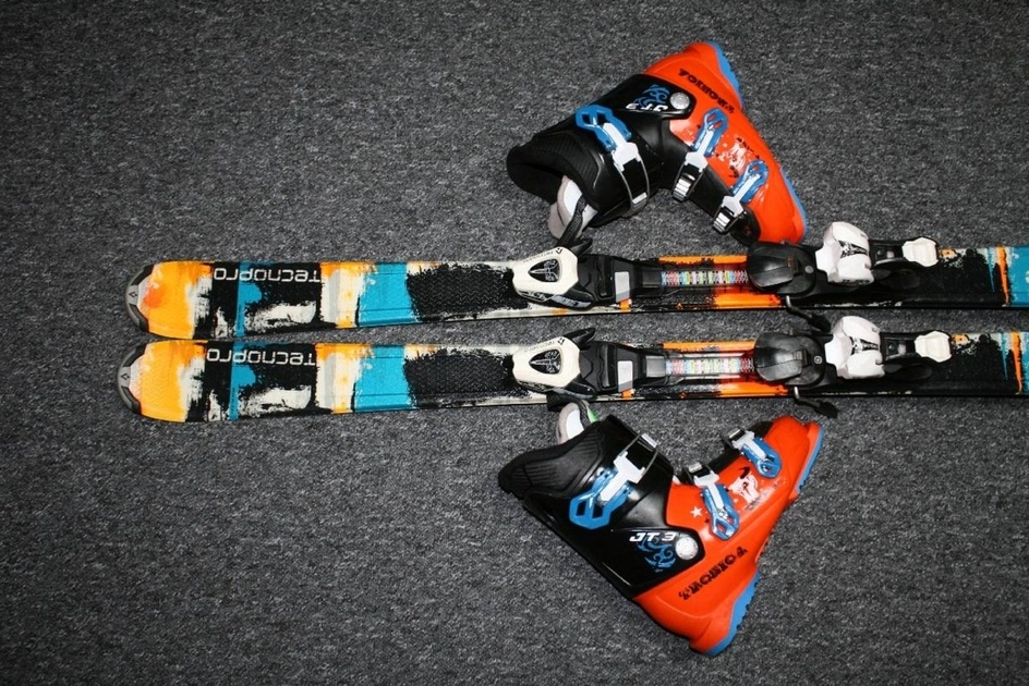 lyže tecno 130 cm , lyžiarky