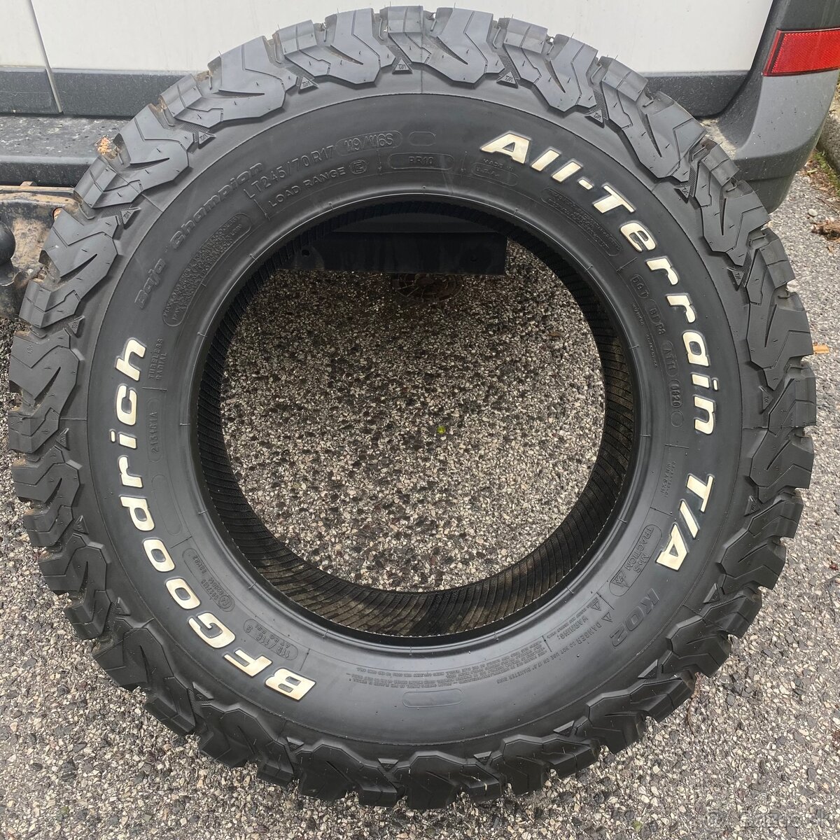 5ks BFGoodrich All Terrain T/A KO2 245/70 R17 119S