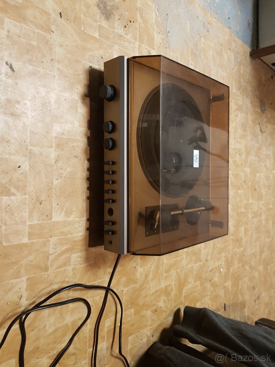 predam gramofon tesla