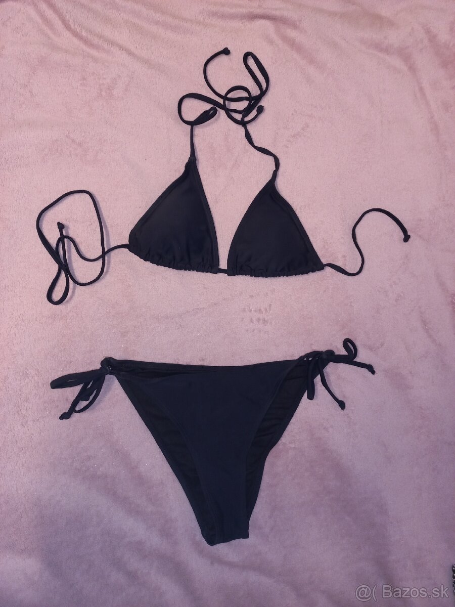 Čierne základné plavky s vkladacími košíčkami, veľkosť S-M