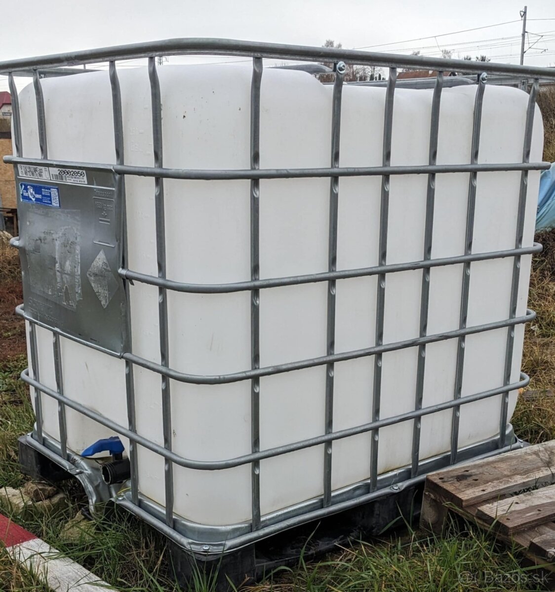 Predám IBC nádrže na plastovej palete, čisté