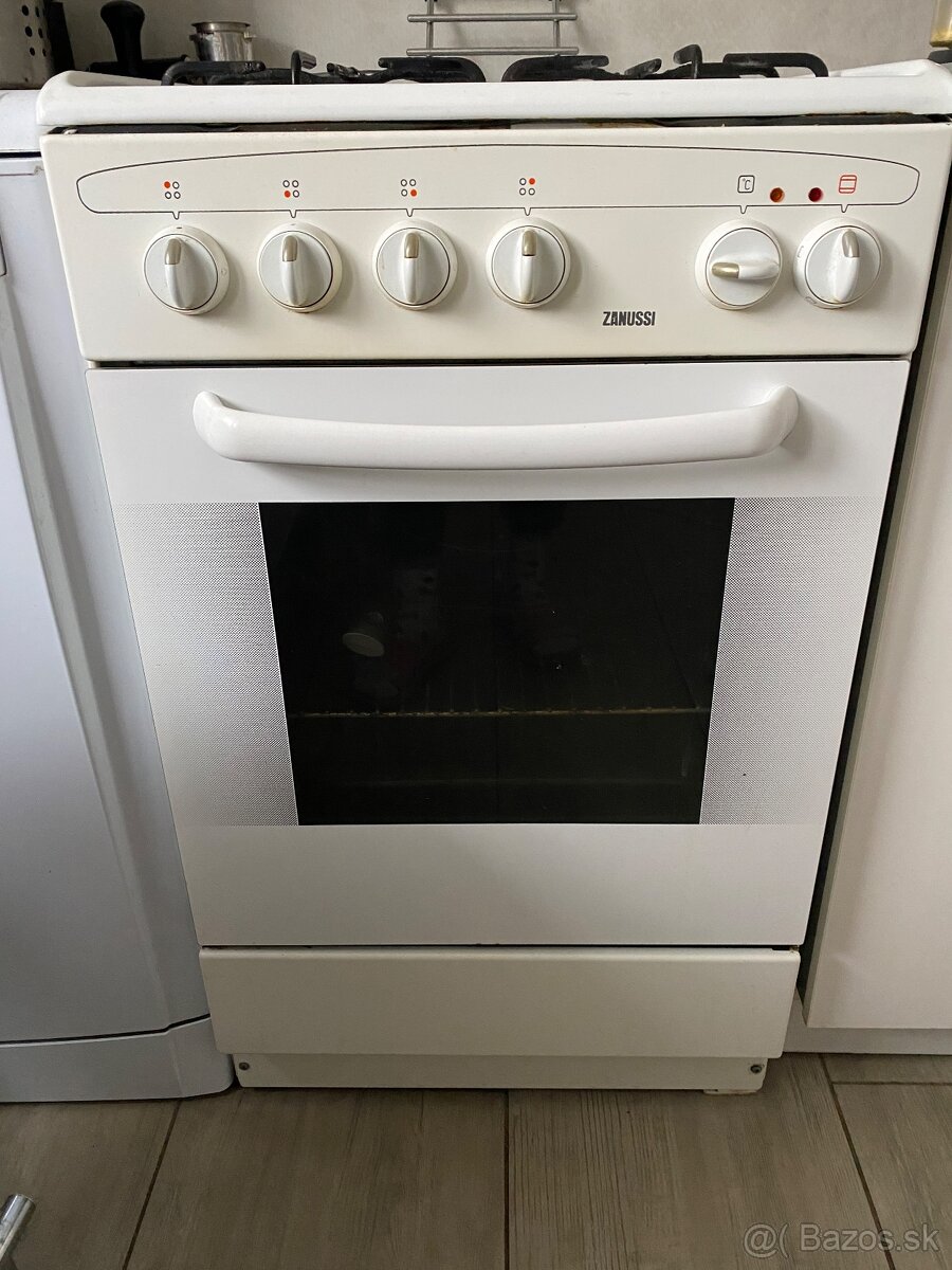 Plynový sporák s elektrickou rúrou Zanussi