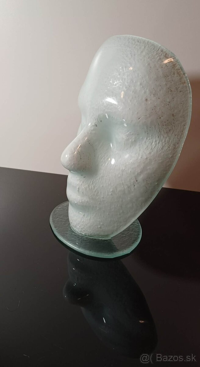 Ponúkam zaujímavú sklenenú plastiku tvár