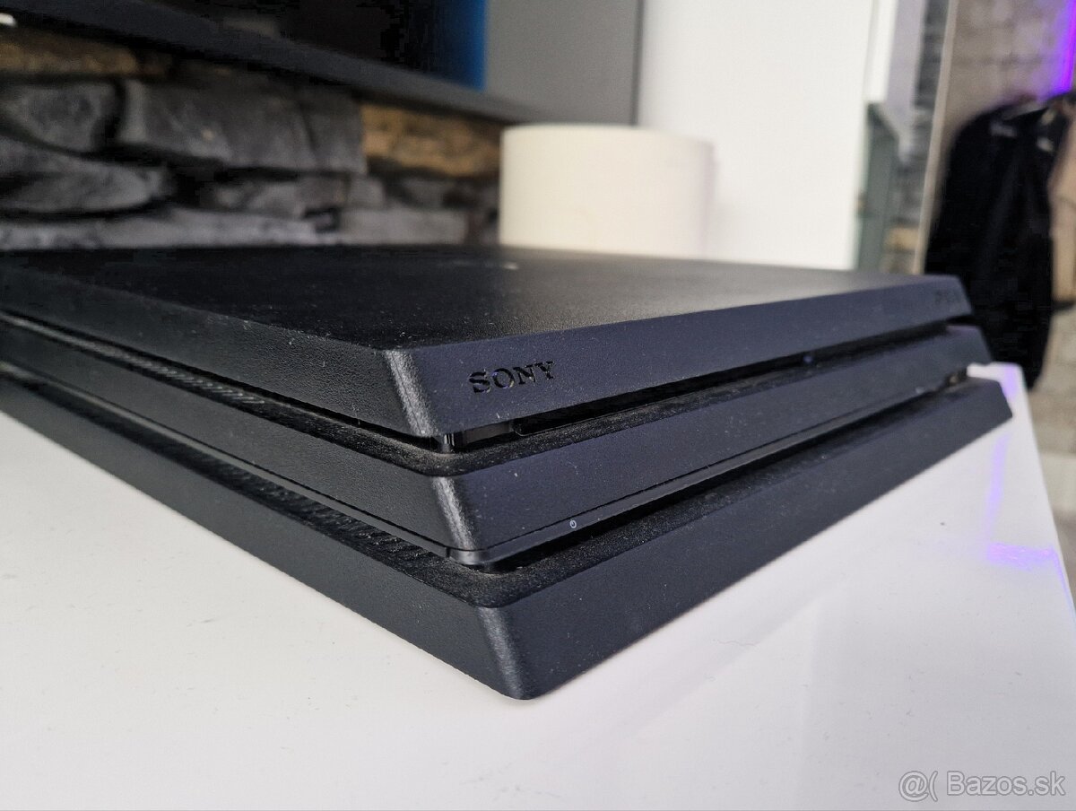 PlayStation 4 Pro 1TB - 2 ovládače +4 hry