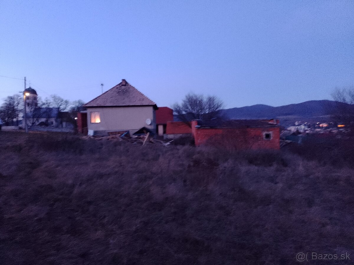 Predám rodinný dom s pozemkom
