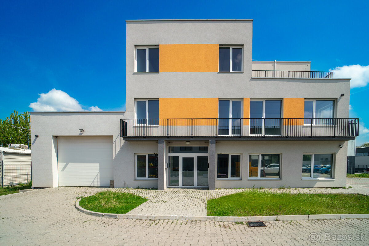 Na prenájom dve podlažia polyfunkcie na Zavarskej ulici v Tr