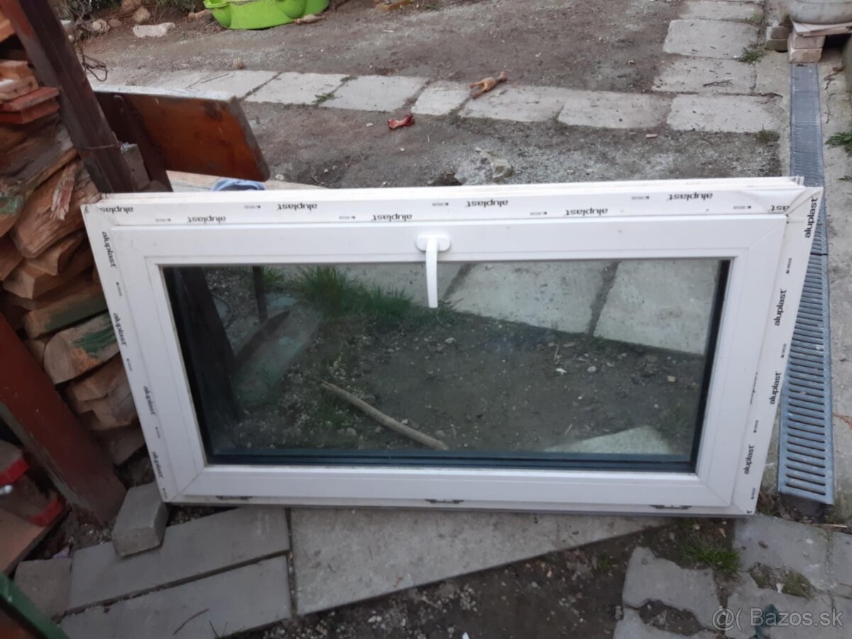 Predám nové sklopné plastové okno-svetliķ