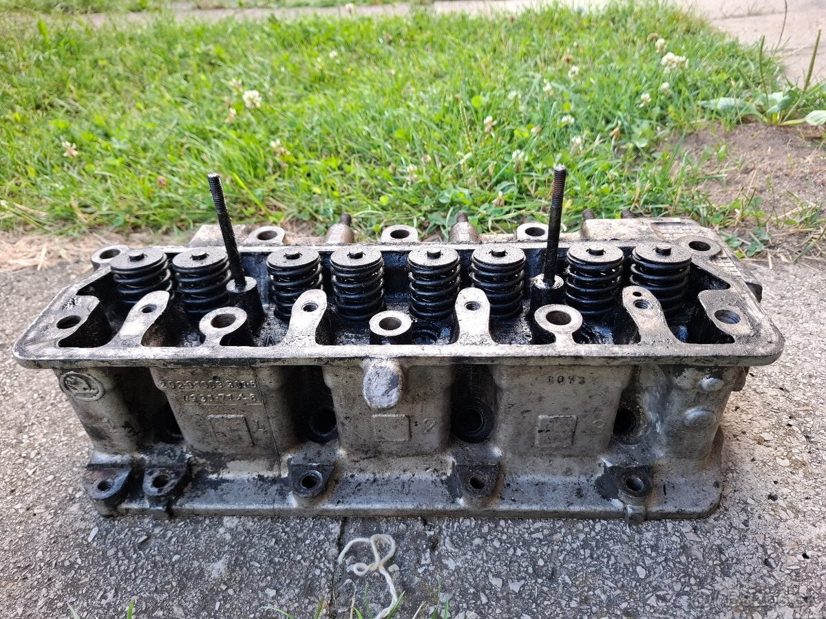 ND favorit 2 - hlava motoru, prevodovka, ...