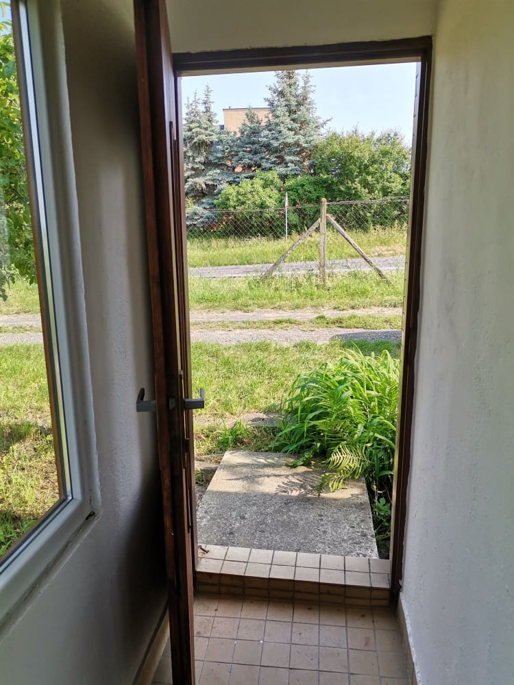 Murovaná, suchá, s príjazdom ku chatke