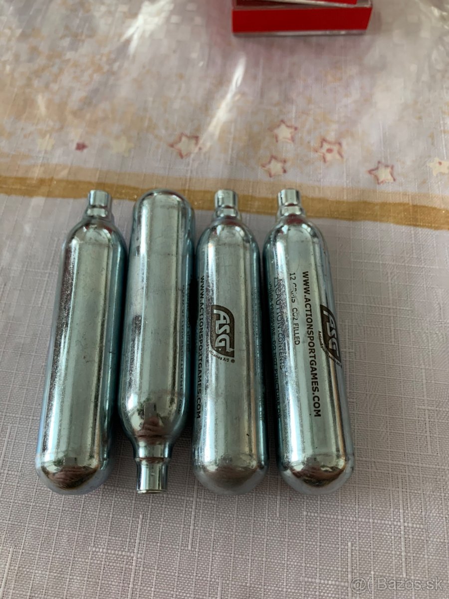 10ks CO2 12g bombicky