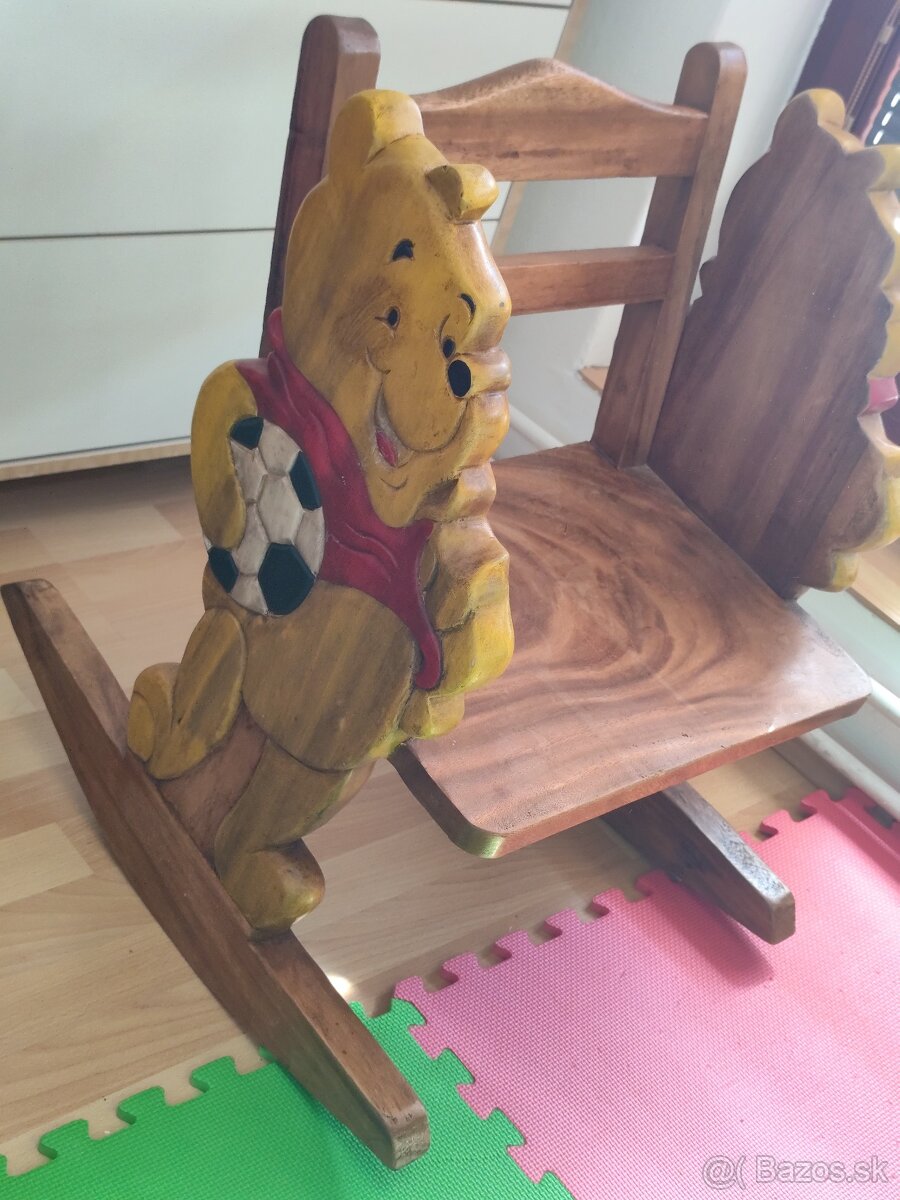 Predám masívne drevené kresielko Macko Pu
