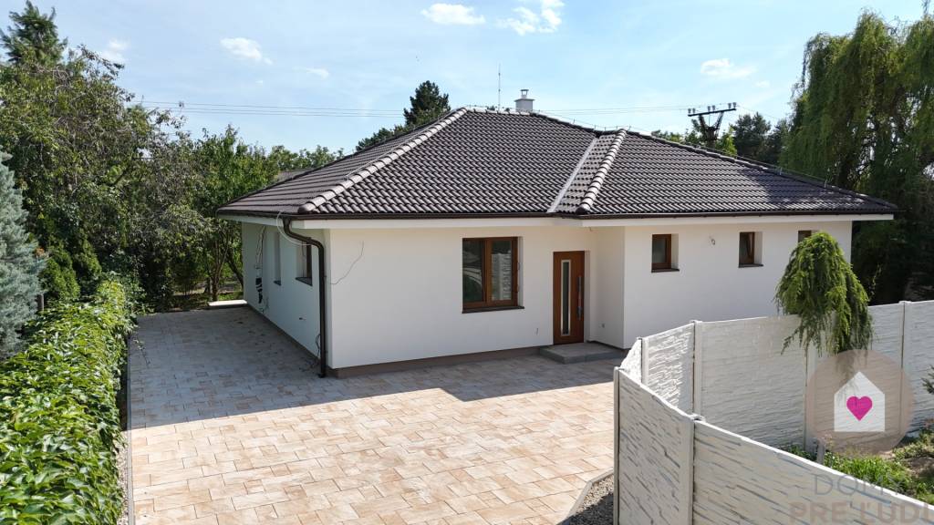 NOVINKA: SKOLAUDOVANÁ NOVOSTAVBA BUNGALOVU-133,5m2, POZEMOK