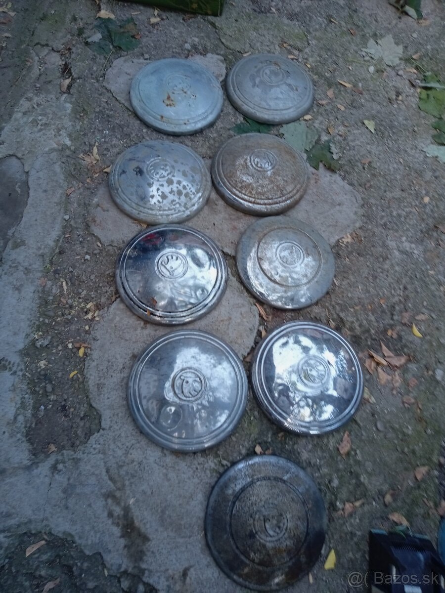 Na veterána spätné zrkadlo puklice