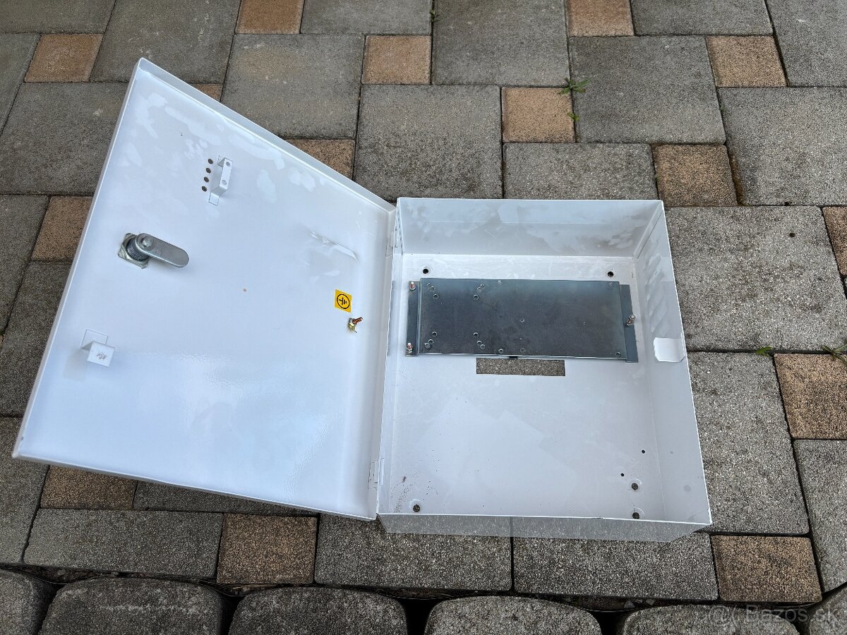 Rozvádzač, skrinka, elektroinštalačná skrinka