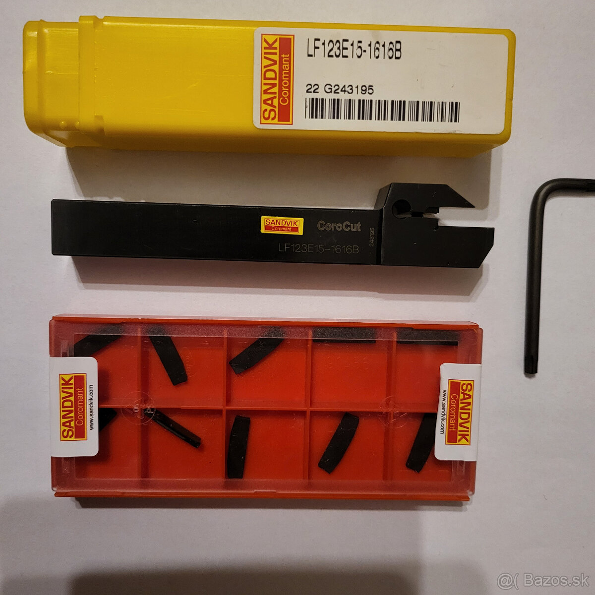 Sandvik upichovaci držiak s platkami.