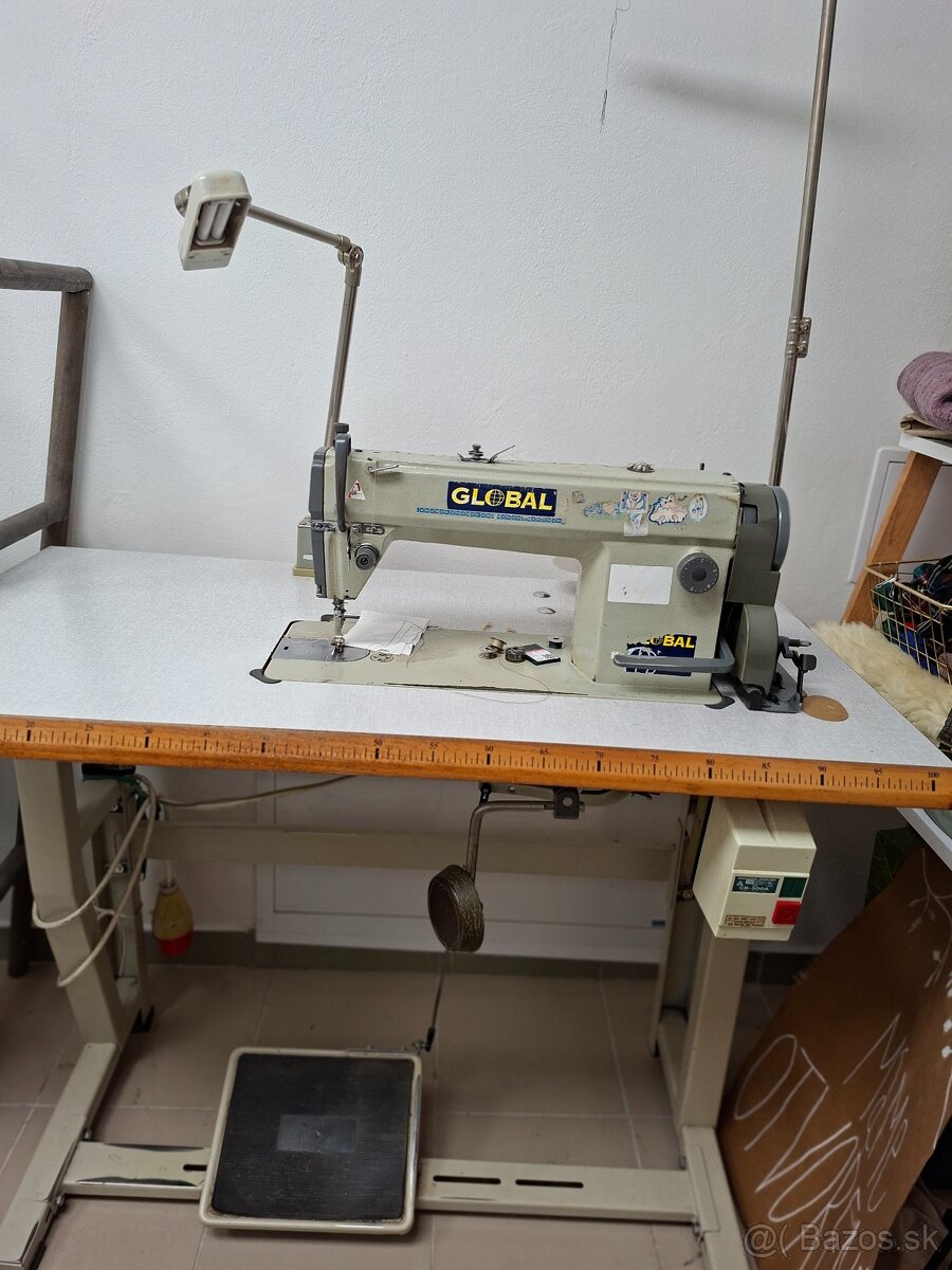 Priemyselný šijací stroj značky Global