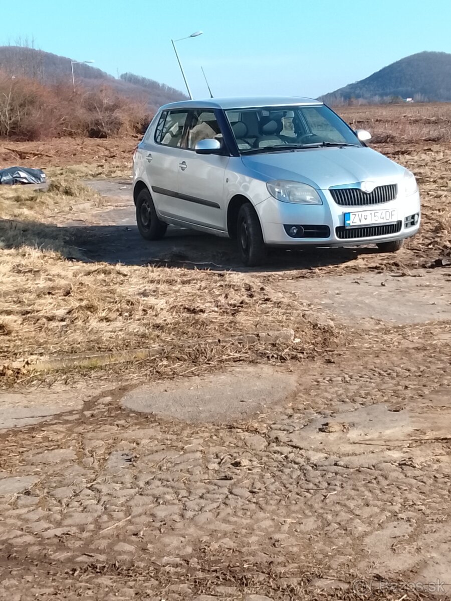 Predám škoda Fabia 2 na súčiastky