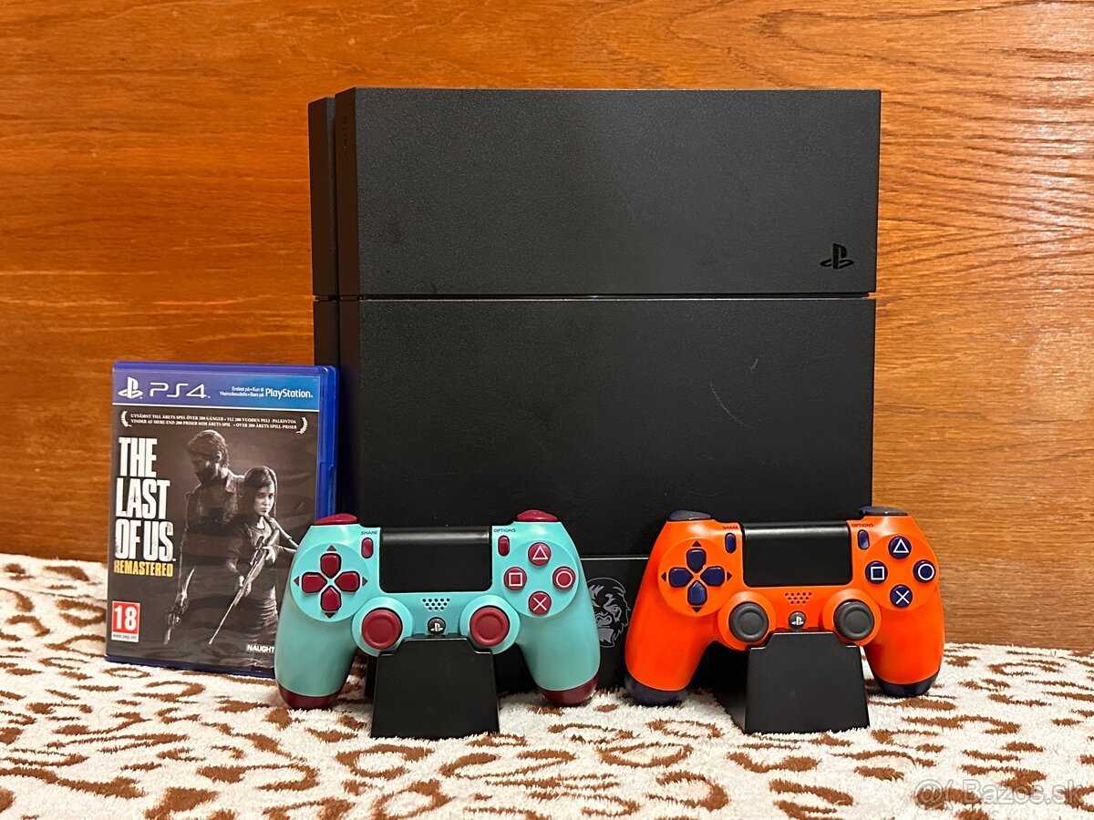 PS4 Fat 1 TB + 2 DualShocky + Tlou + stojan