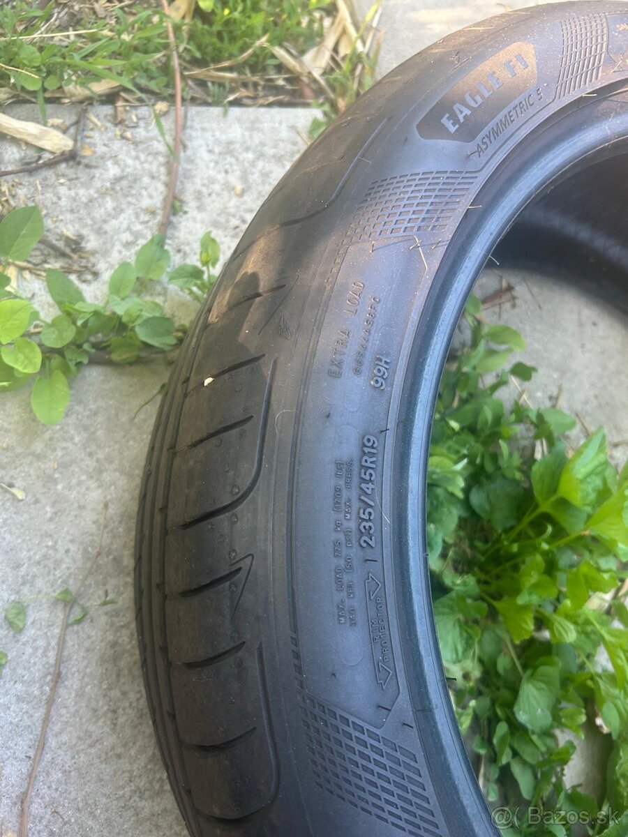 Goodyear Eagle F1 235/45 R19 penumatiky jazdene jednu sezonu