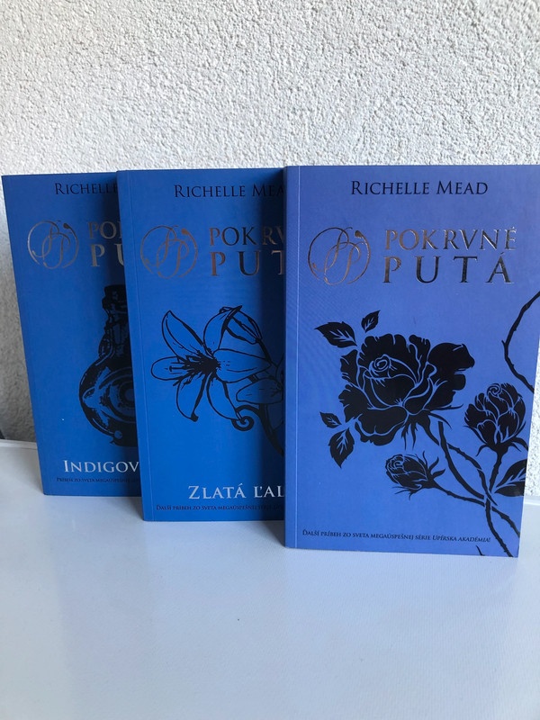 Pokrvné putá R. Mead
