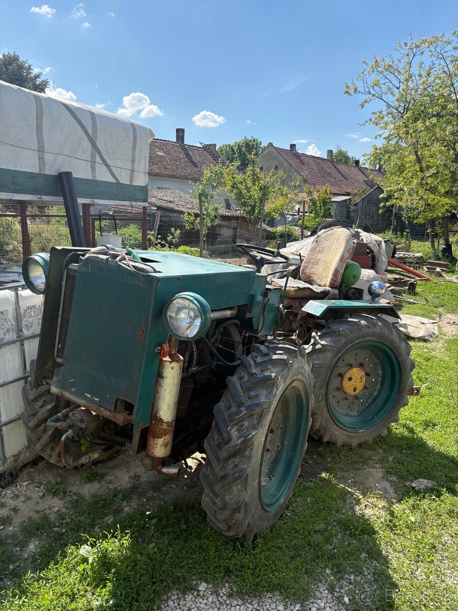 Predám v celku Malotraktor na náhradné diely