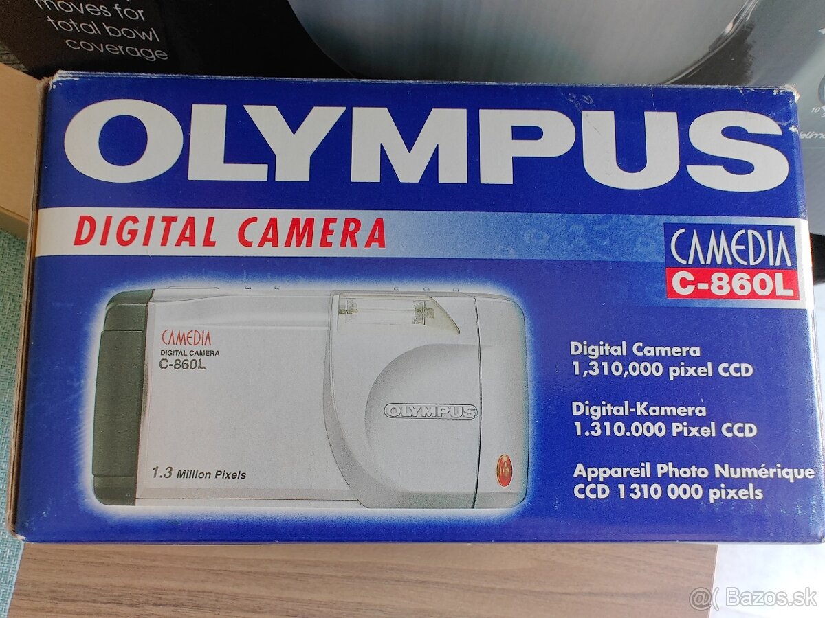 Olympus Camedia Digital Camera C-860L (1990)