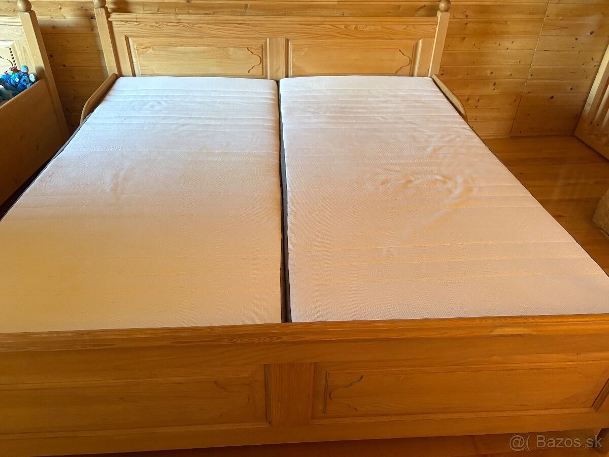 Drevena manzelska postel + 2 nocne stoliky
