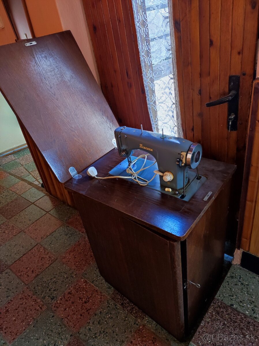 šijaci stroj Minerva