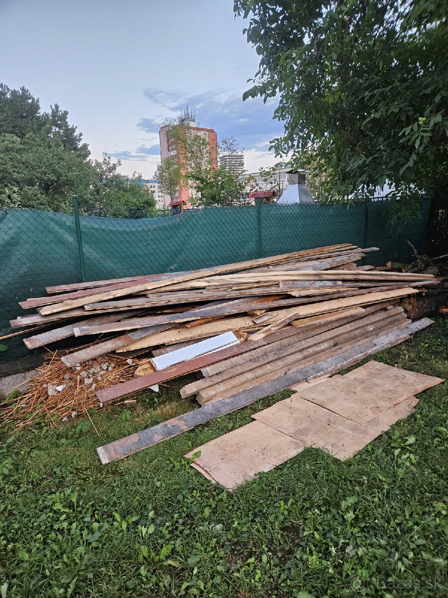 Darujem drevo za odvoz (Bratislava Nové Mesto)