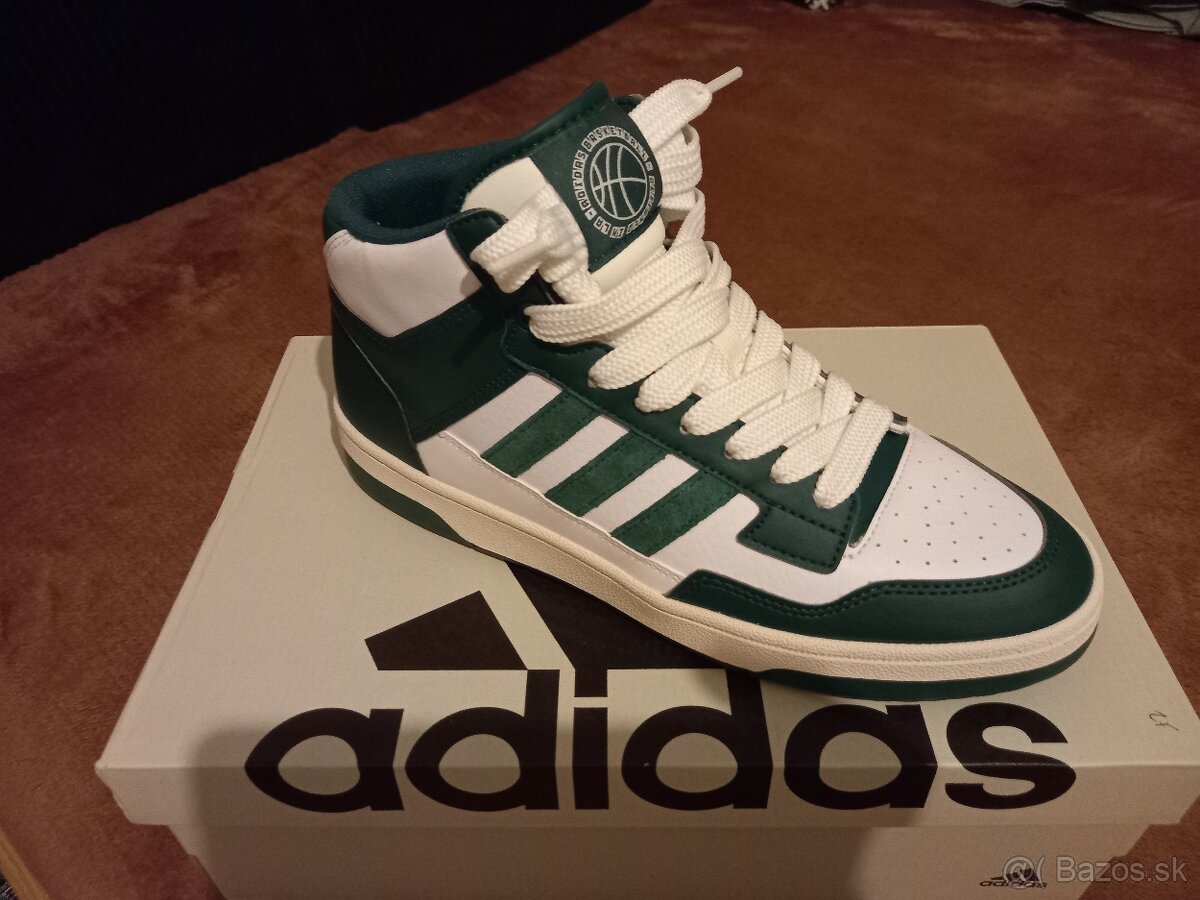 Tenisky značky Adidas