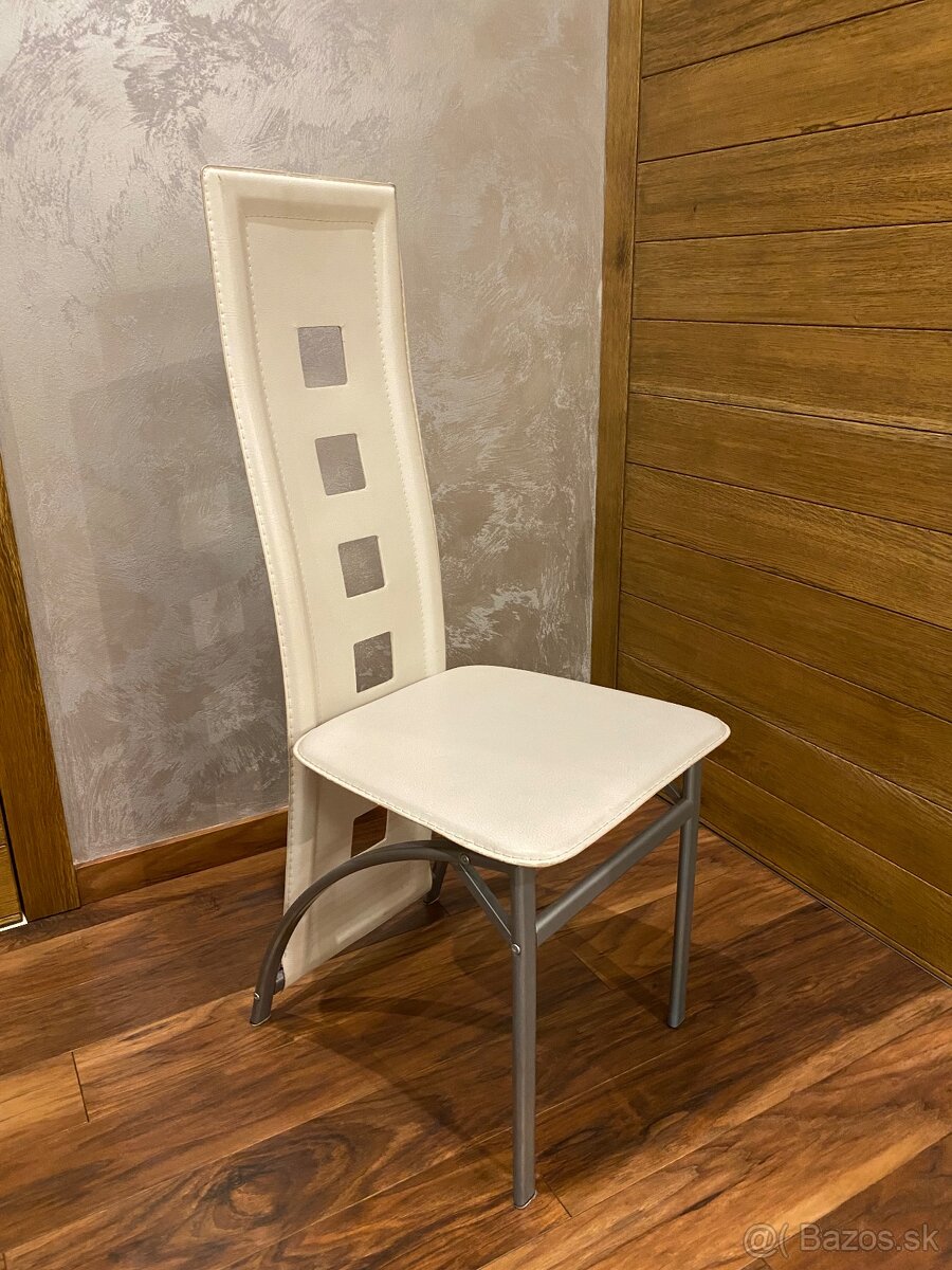 Jedálenské stoličky