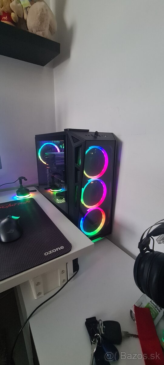 Herný výkonný počítač s RTX grafikou