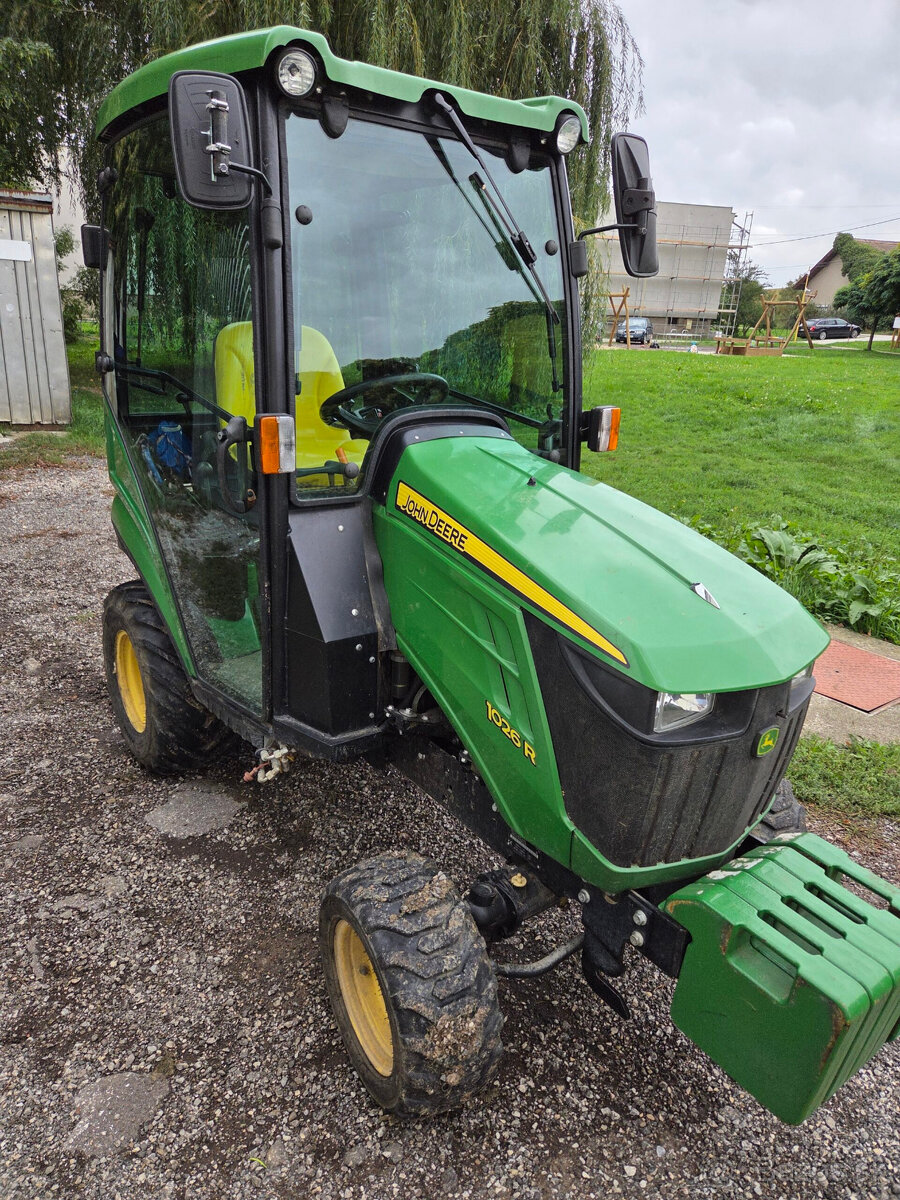 Predám Traktor John Deere 1026R