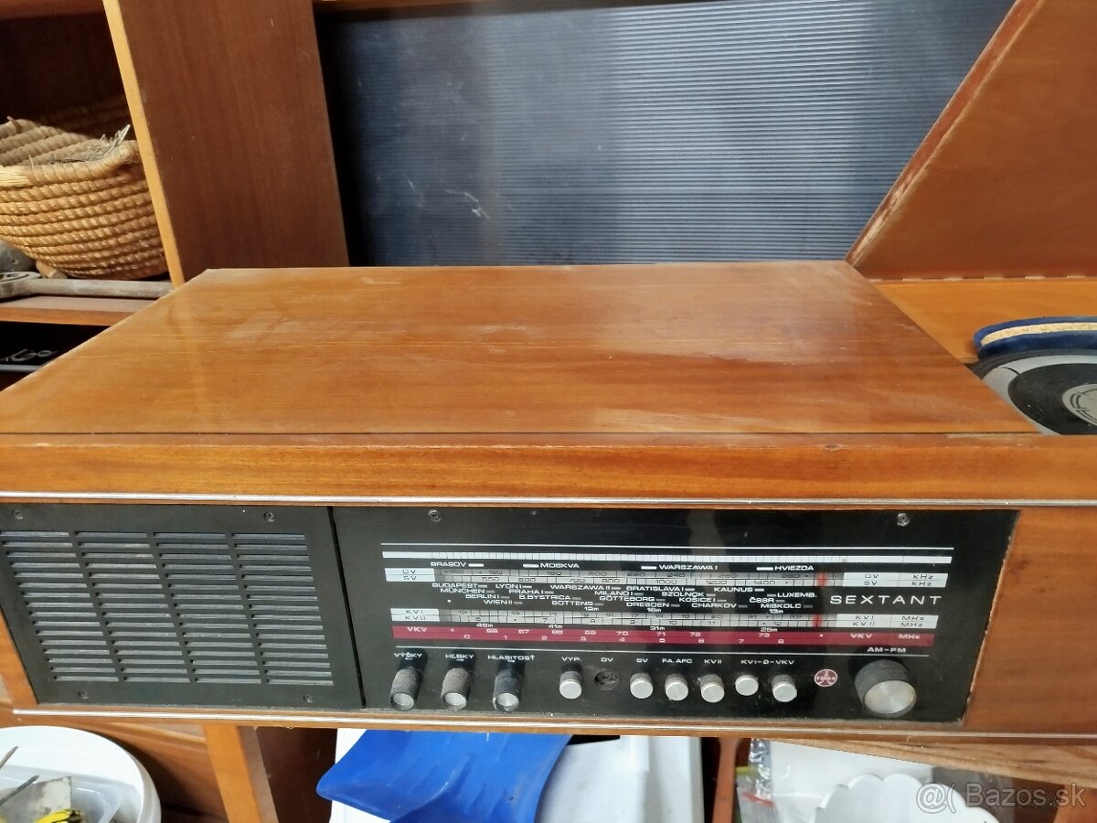 Starý radiogramofon