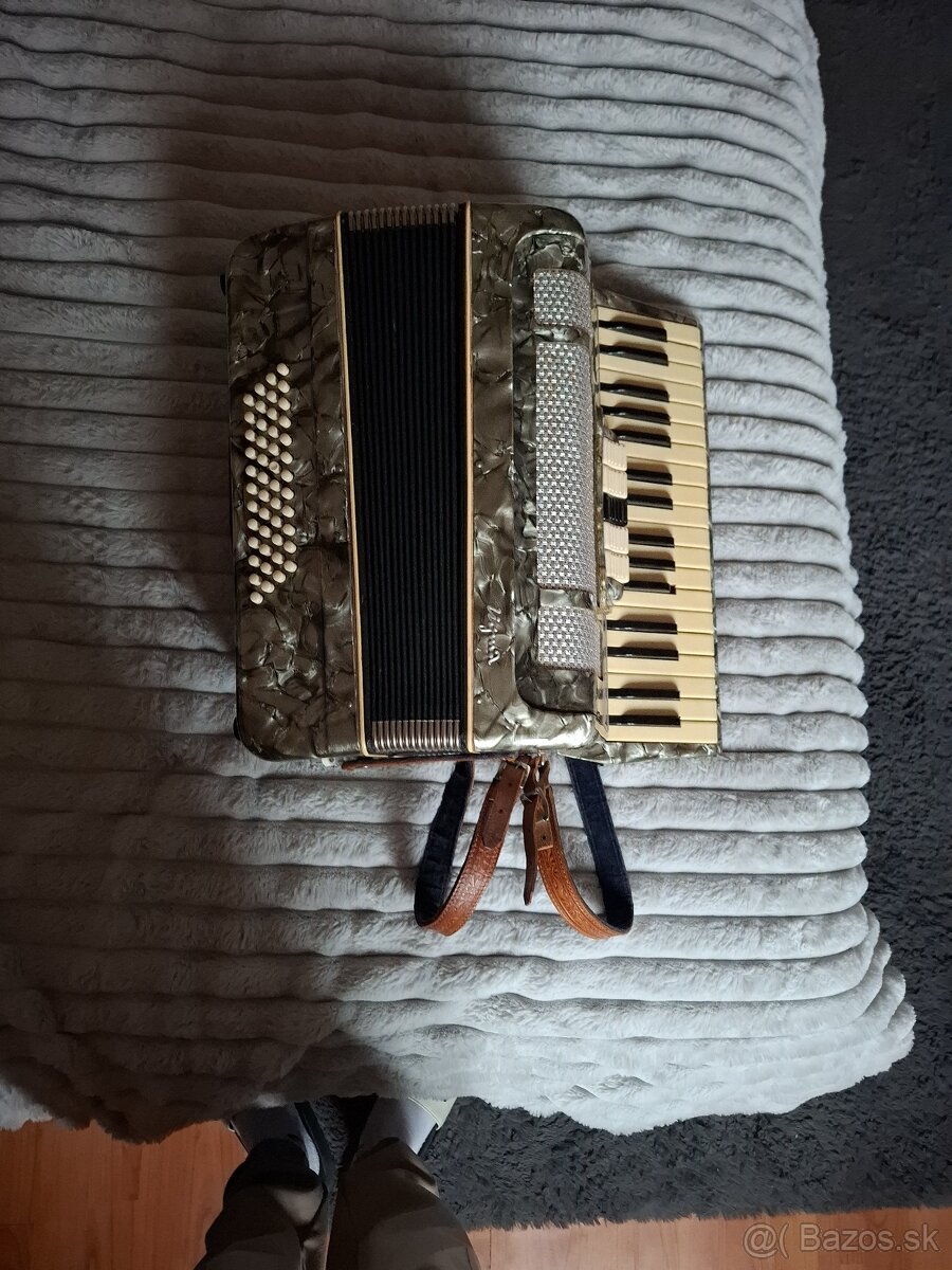 Predám akordeon 48 bas