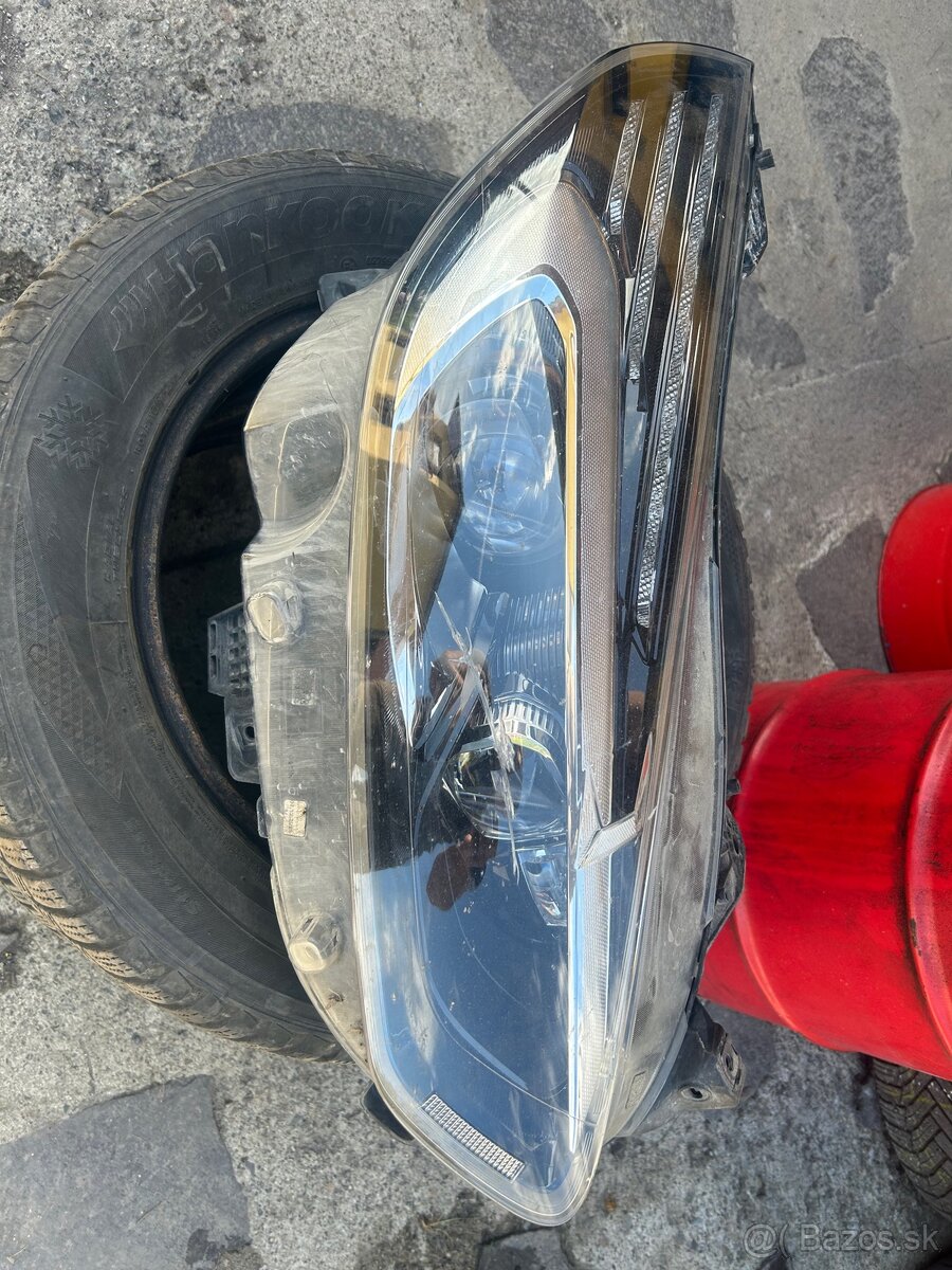 Pravé predné full led svetlo ford smax