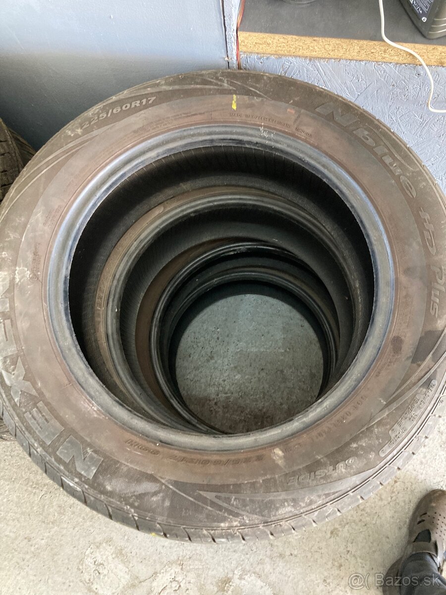 225/60R17